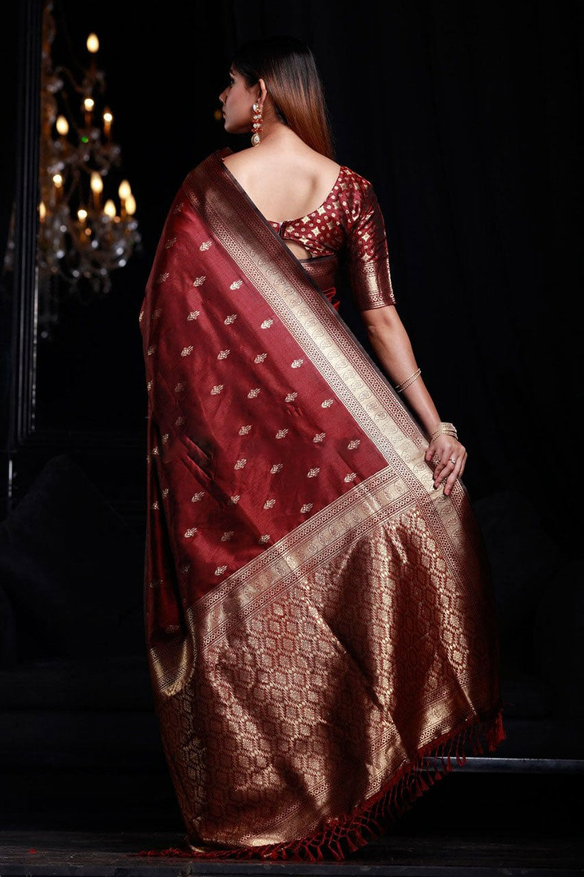 Staggering Maroon Banarasi Silk Saree With Smashing Blouse Piece