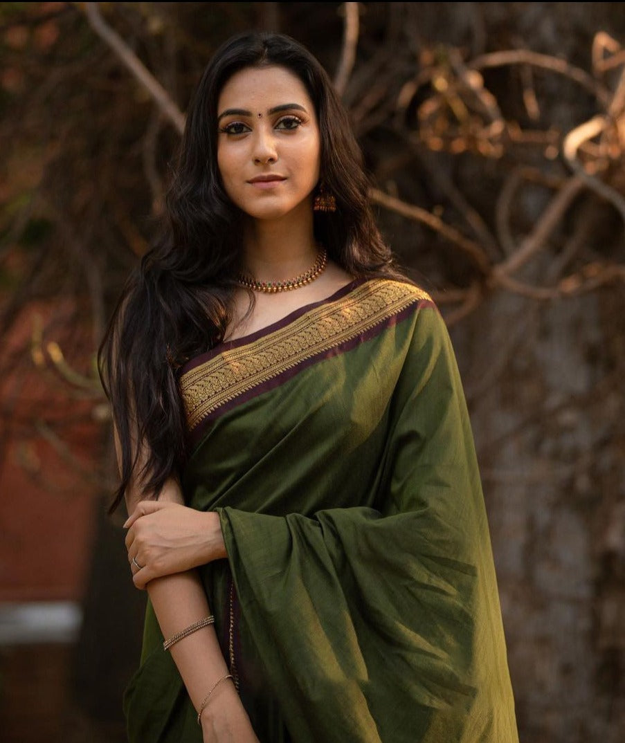 Adorning Green Soft Banarasi Silk Saree With Beauteous Blouse Piece