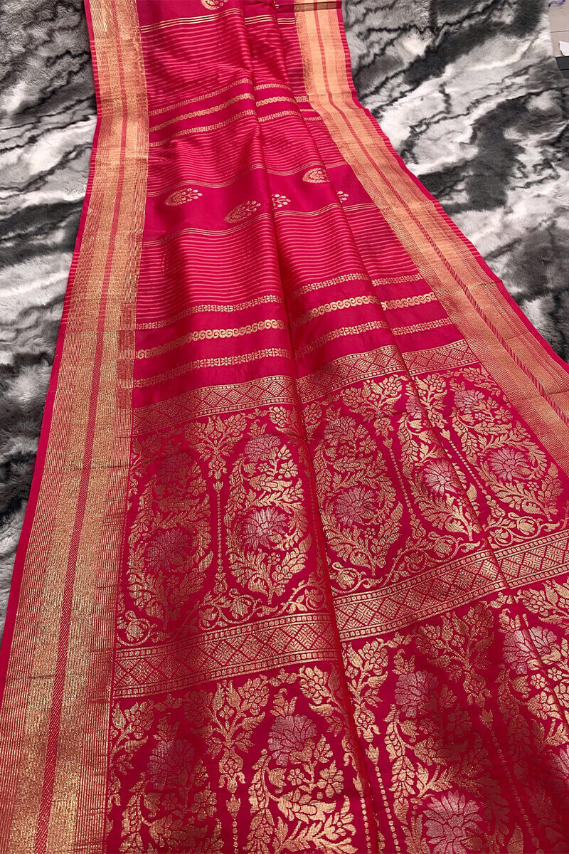 Gleaming Dark Pink Soft Banarasi Silk Saree With Refreshing Blouse Piece