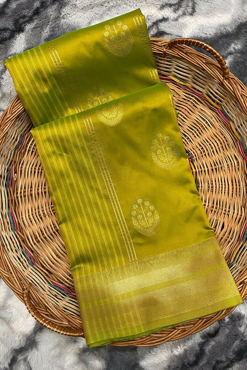 Flaunt Green Soft Banarasi Silk Saree With Sensational Blouse Piece